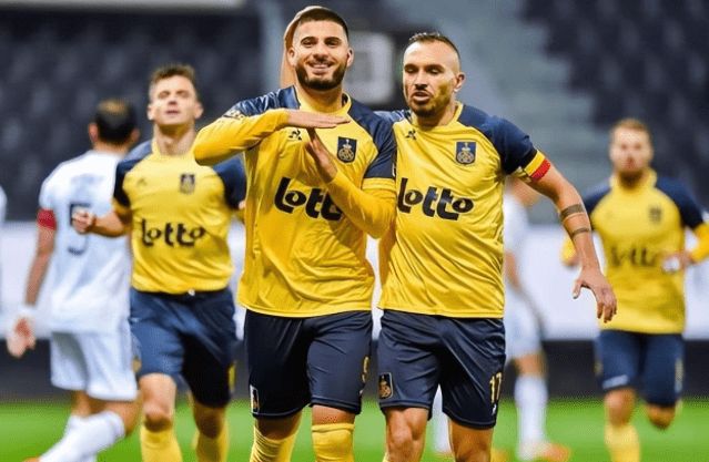 他利用自己 他利用自己